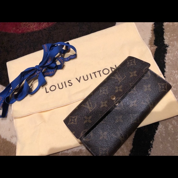 🌟🌟💯Authentic LV Sarah Wallet🌟🌟 - Picture 6 of 14